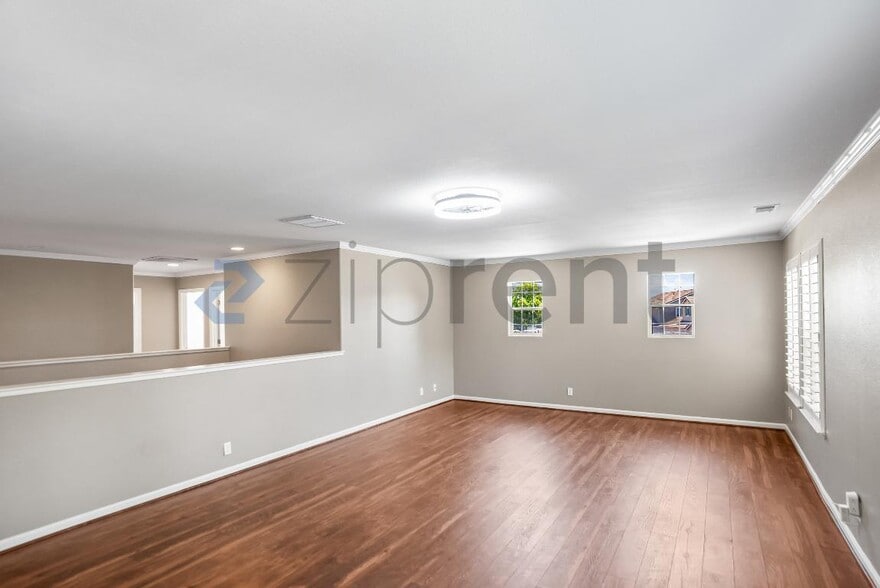 Building Photo - Unit