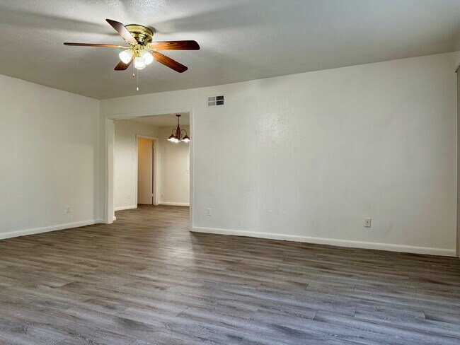Building Photo - 3 Bedroom Home with Spacious Bedrooms