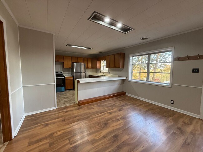 Building Photo - Cute House in Grand Rivers