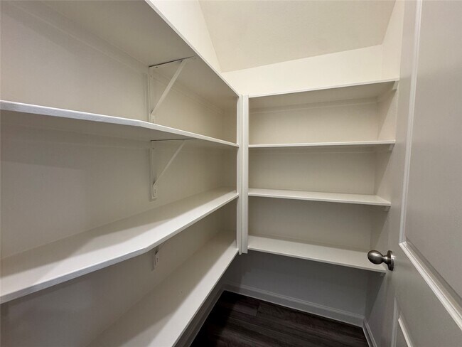 Building Photo - 8219 Vacek Xing Wy