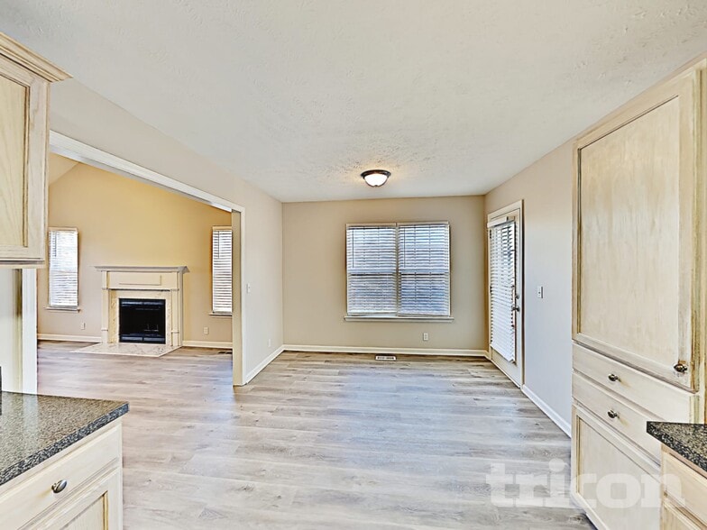 Building Photo - 2805 Blackwood Dr