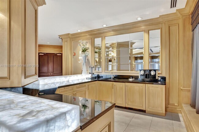 Building Photo - 2600 Island Blvd