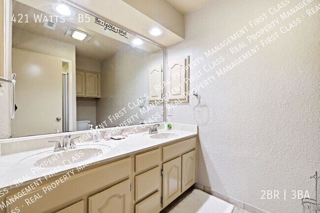 Building Photo - 421 Watts-B5