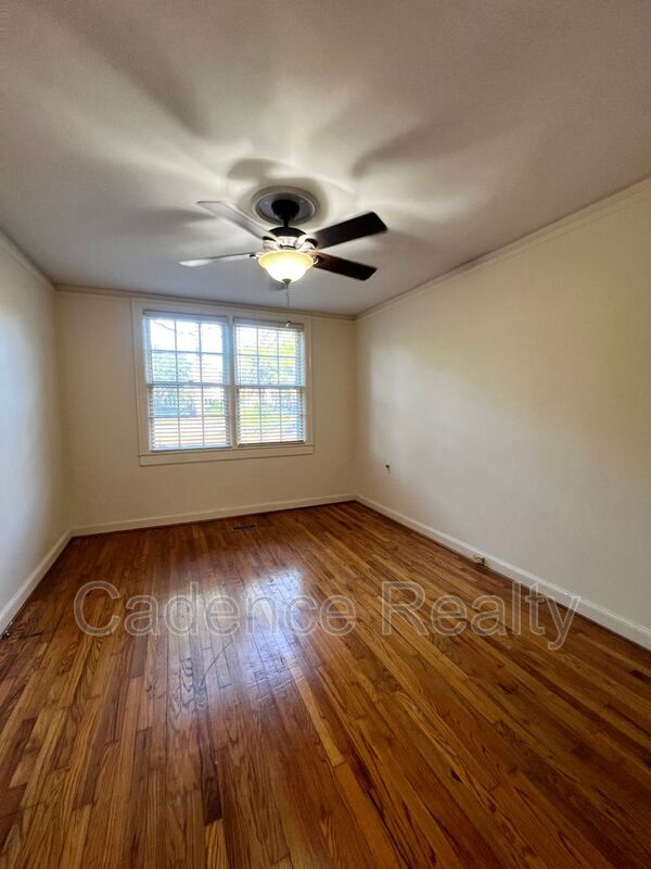Building Photo - 2940 Oleander Dr