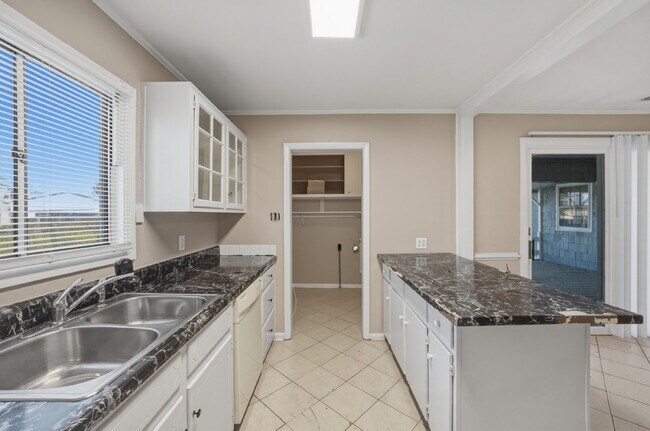 Building Photo - 3 BED, 1 BATH HOUSE FOR RENT IN CHESAPEAKE VA!