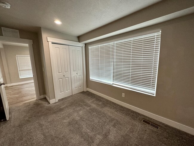 Building Photo - 2275 S 600 E
