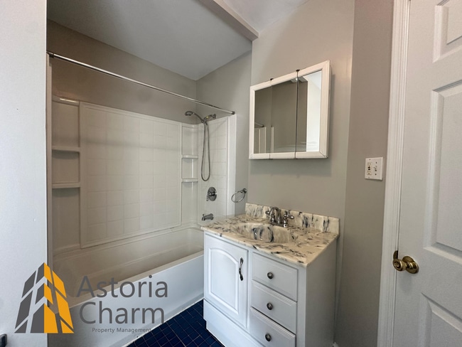 Building Photo - 3 Bedroom Home with Den, Patio/Deck Space,...