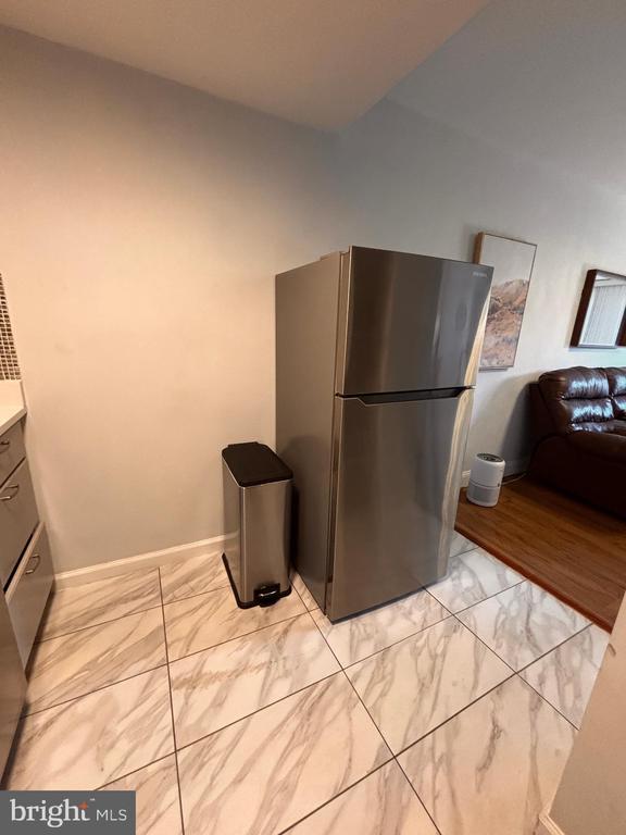 Building Photo - 2 Canterbury Square