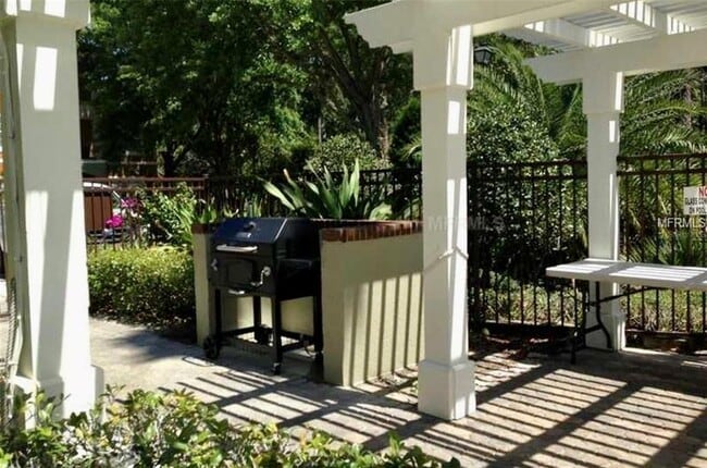 Building Photo - 737 Crest Pines Dr