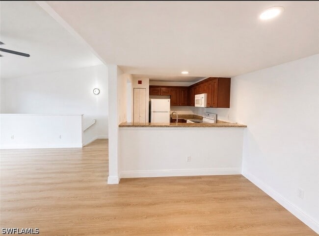 Building Photo - 161 Santa Clara Dr