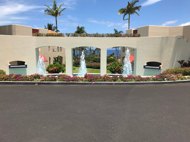 Building Photo - Gorgeous Wailea Palms Unit with ocean views!