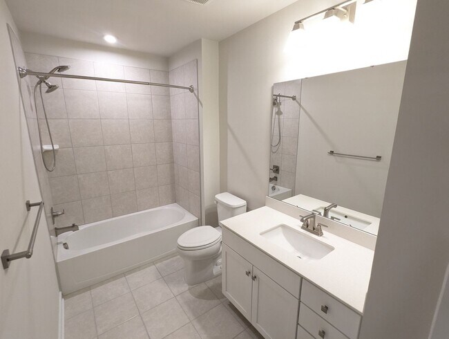 Building Photo - Stunning villa in the Harrison Terrace com...