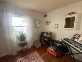 Building Photo - 110 6th St