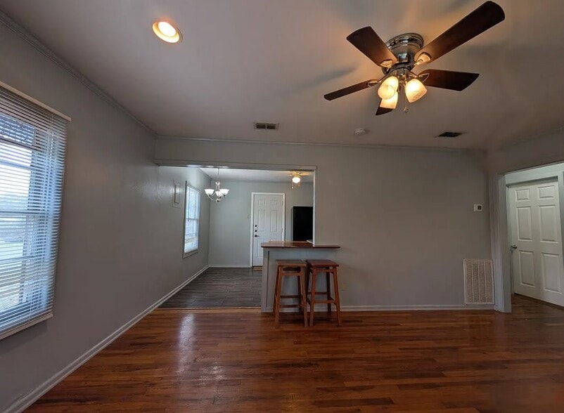 Building Photo - 890 Josephine St