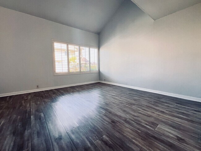 Building Photo - Peaceful 3/1.5 Tierrasanta Condo - Villa M...