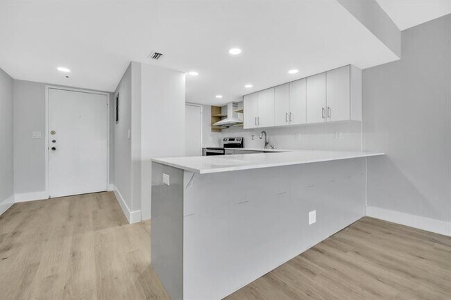 Building Photo - 3050 NE 16th Ave