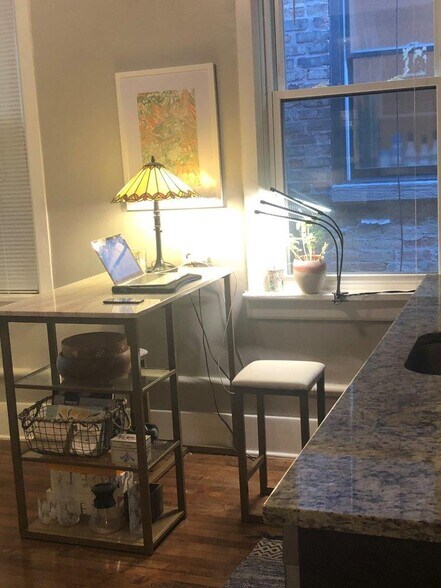 Building Photo - 2245 W Shakespeare Ave