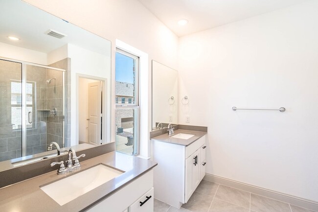 Building Photo - 6123 Blythe Dr