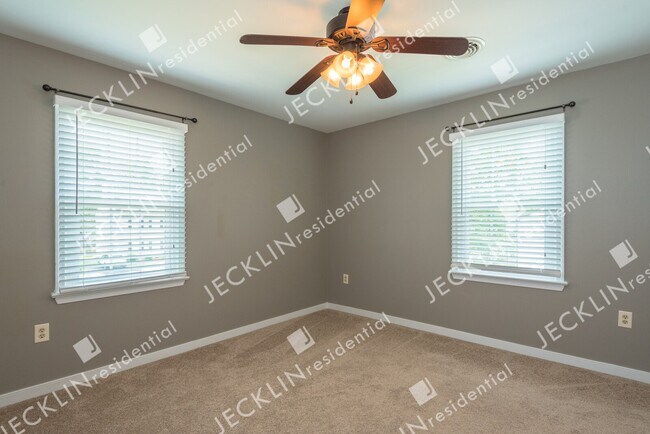 Building Photo - 2329 Horsley Dr
