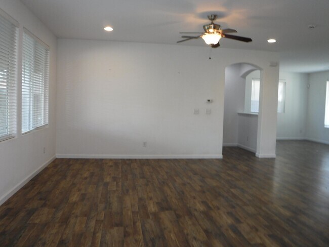 Building Photo - 1257 Kensington Dr