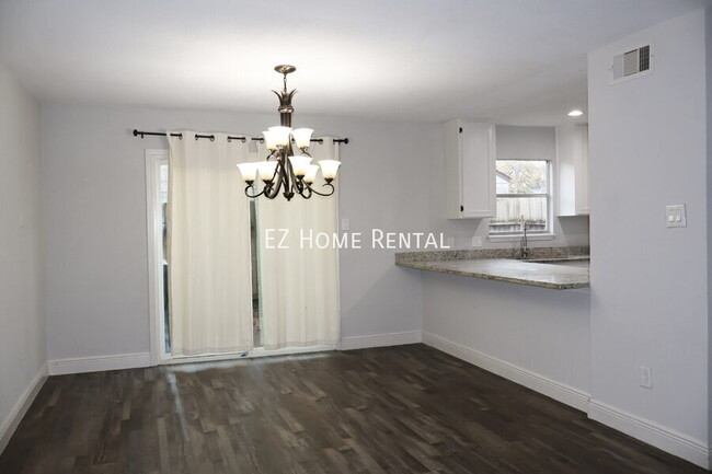 Building Photo - Welcome Home to a updated 2-Bedroom, 1.5-B...