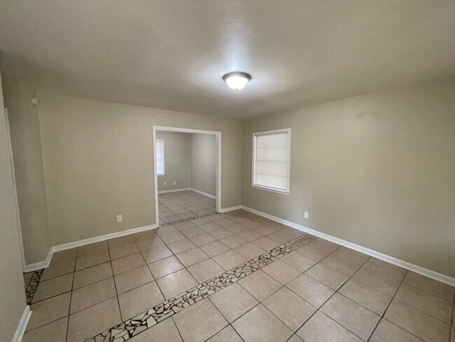 Building Photo - 618 Frayser Dr