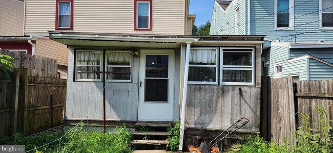 Building Photo - 856 Quinton Ave