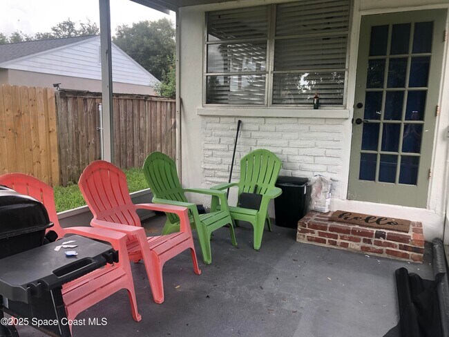 Building Photo - 325 Bellaire Dr