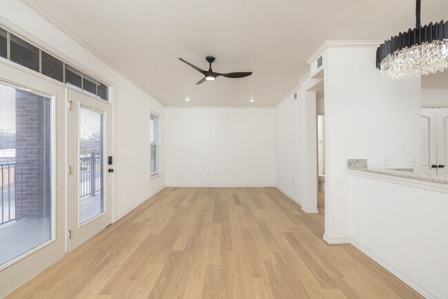 Building Photo - 1115 N Leverett Ave