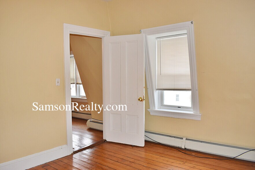 Building Photo - 157 Ives St