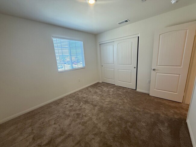Building Photo - Victorville- New Richmond Home, 3 bedrooms...