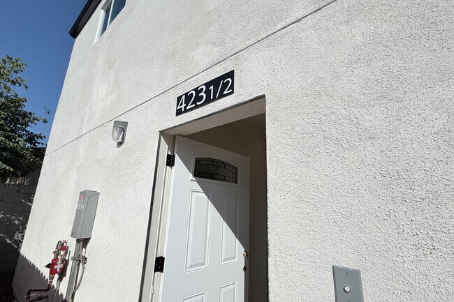 Building Photo - 423 E 31st St