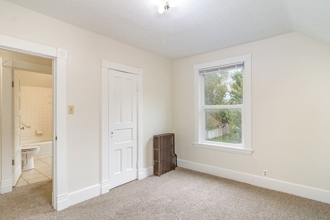 Building Photo - Charming 3 Bedroom | 1 Bathroom