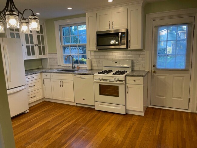 Building Photo - 3869 Beech St