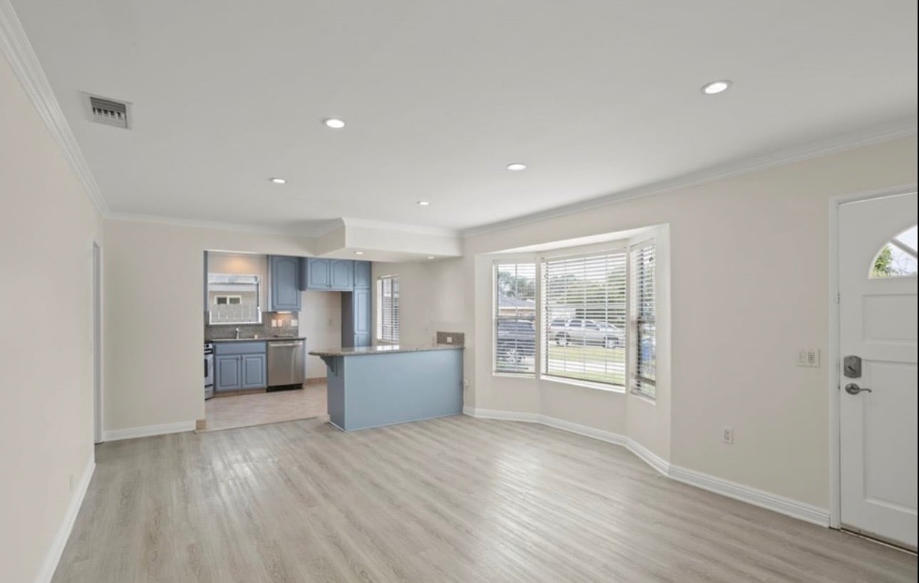 Building Photo - 204 W Linfield St