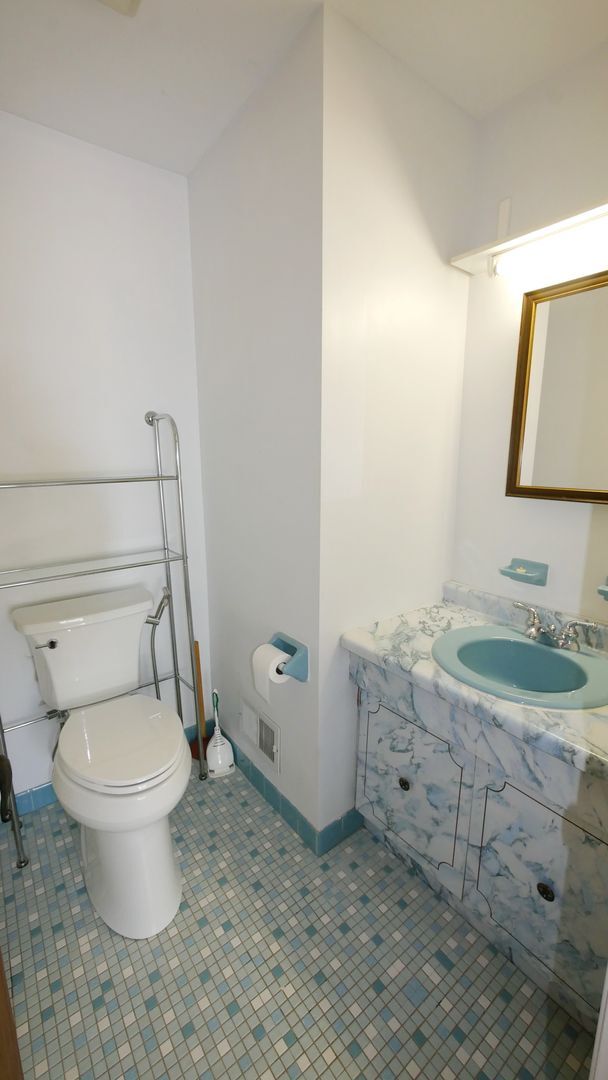 Building Photo - End Unit Townhouse with Full Basement 2BR ...