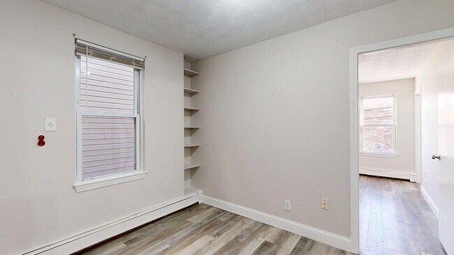 Building Photo - 137 Chelsea St