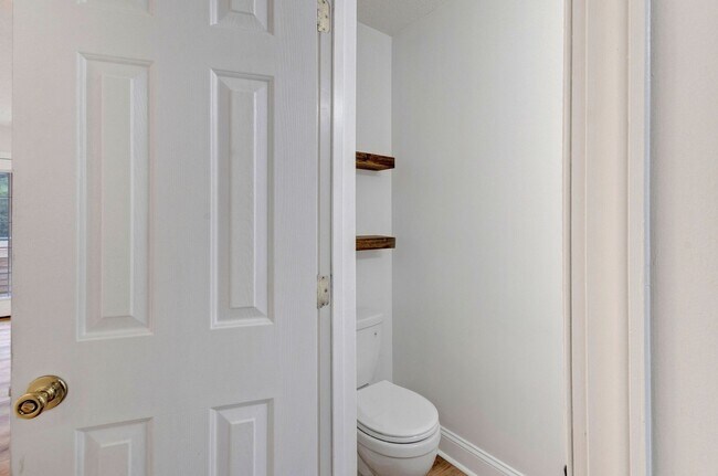 Building Photo - Farmhouse-Style Home Minutes from the Water | No HOA