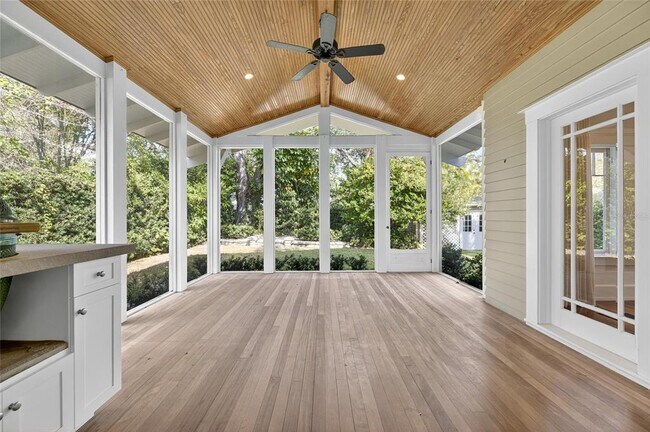 Building Photo - 3003 W Harbor View Ave