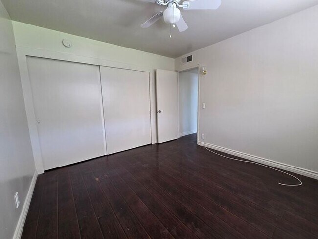 Building Photo - New Listing!