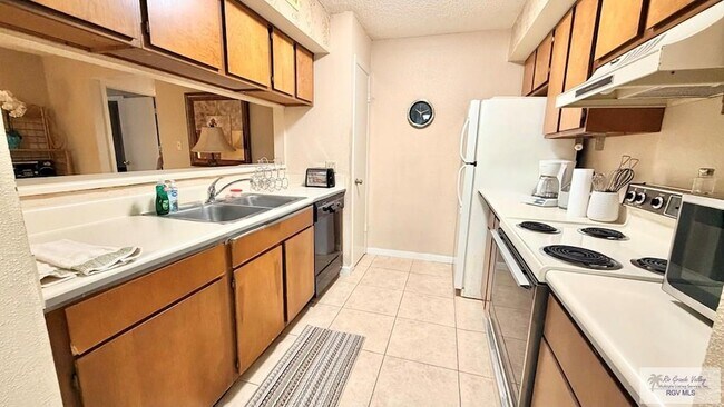 Building Photo - 4601 Carmen Ave