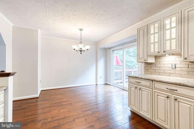 Building Photo - 712 Pine Drift Dr