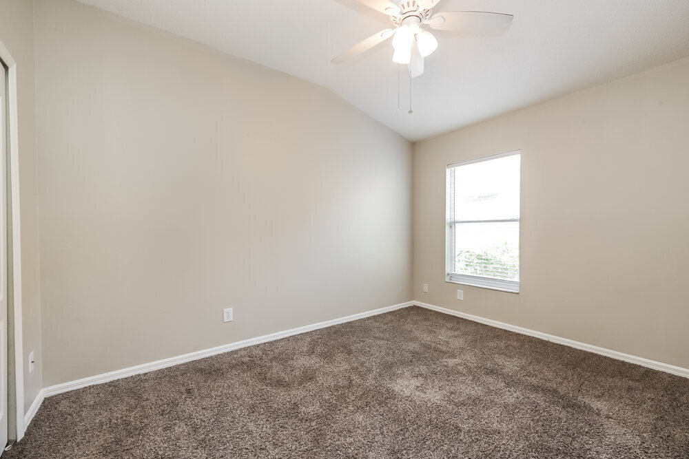 Building Photo - 304 Fareham Dr