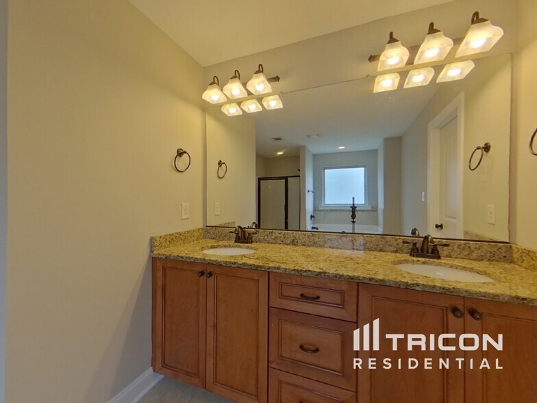 Building Photo - 286 Palamon Dr