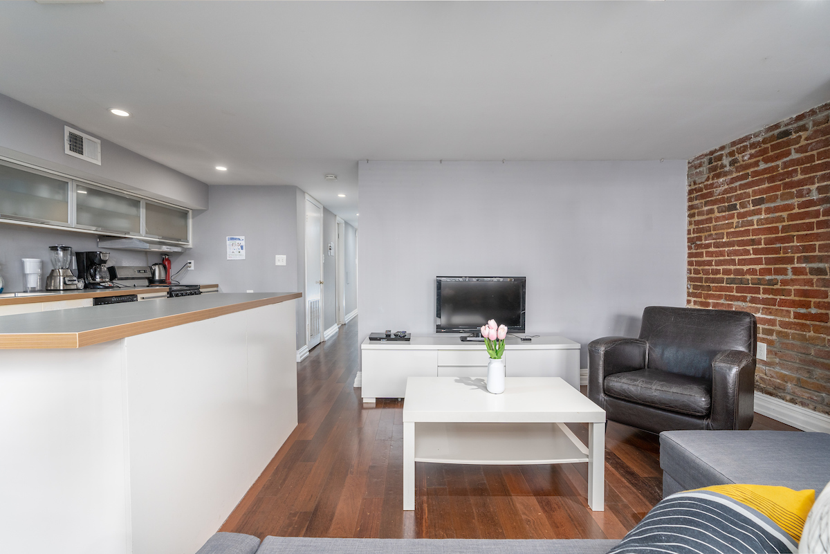 tv area, kitchen island - 1818 Calvert St NW