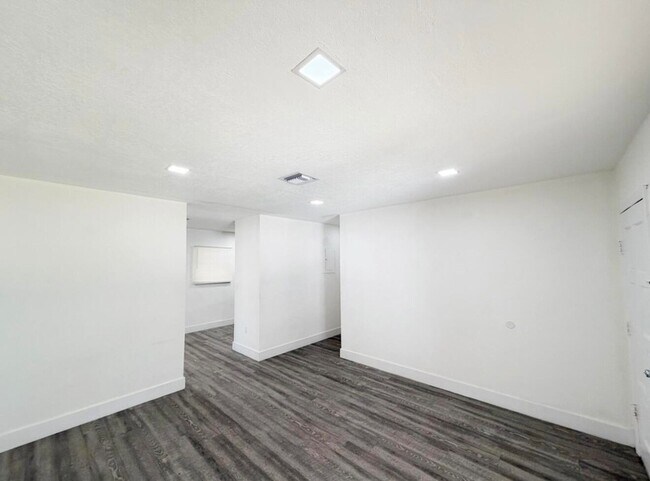 Building Photo - 1135 NW 127th St