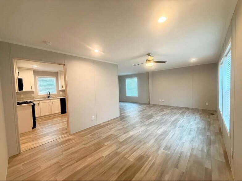Building Photo - 29805 Jamestown Dr