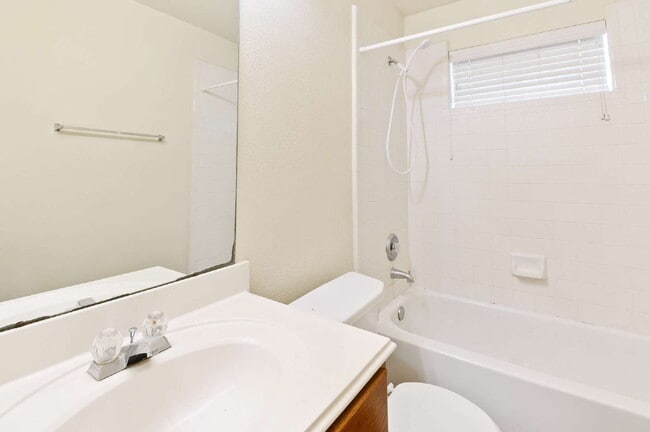 Building Photo - 203 Paradise Ln