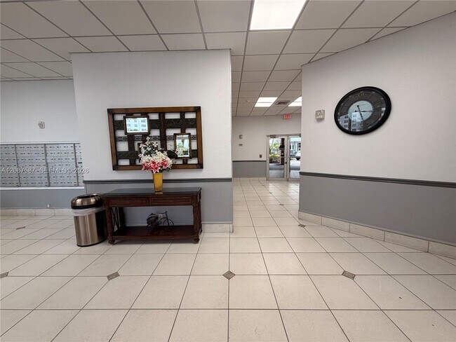 Building Photo - 1825 S Ocean Dr