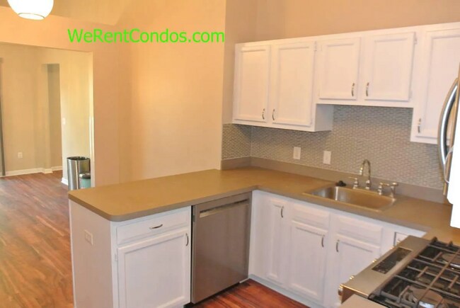 Building Photo - 301 Daniel Ave